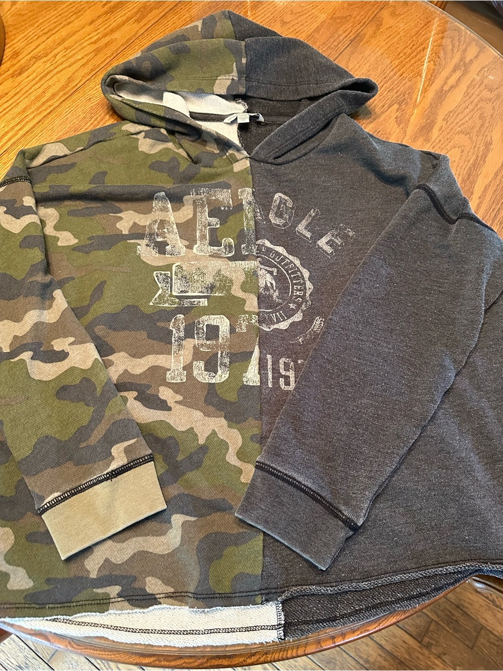 American Eagle Outfitters Women Green Camo & Charcoal Split Hoodie